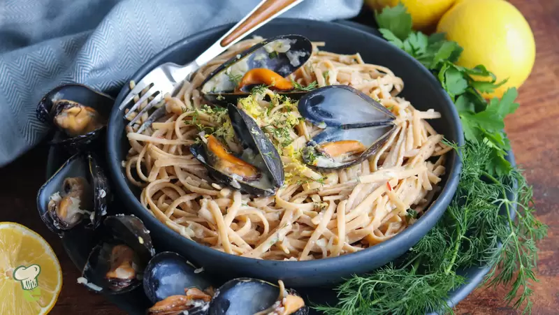 Creamy Lemon Pasta with Mussels