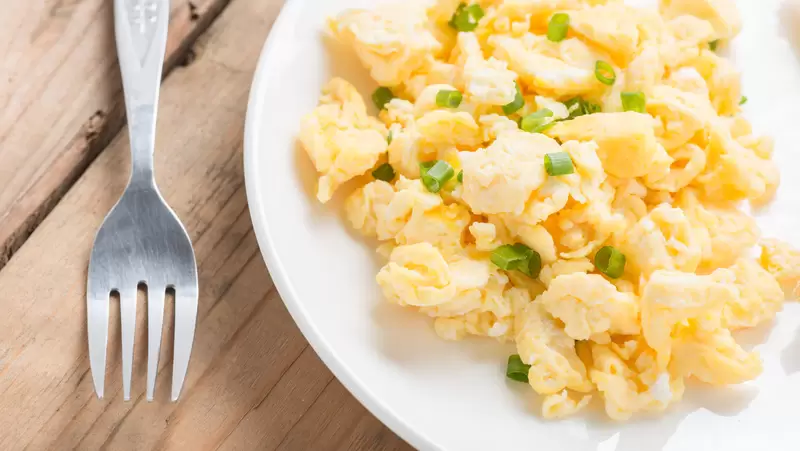 Easy Healthy Scrambled Eggs Recipe - The Foodie Affair