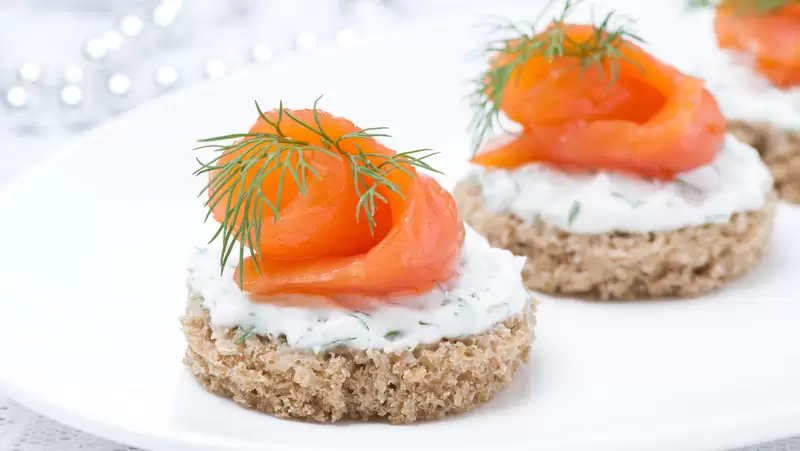 Smoked Salmon Cracker Toppers
