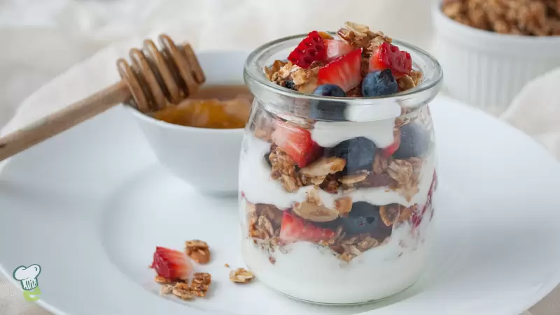 Honey Yogurt Berry Parfaits