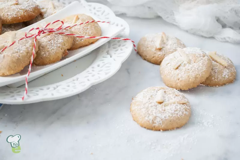 Almond Snow Cookies