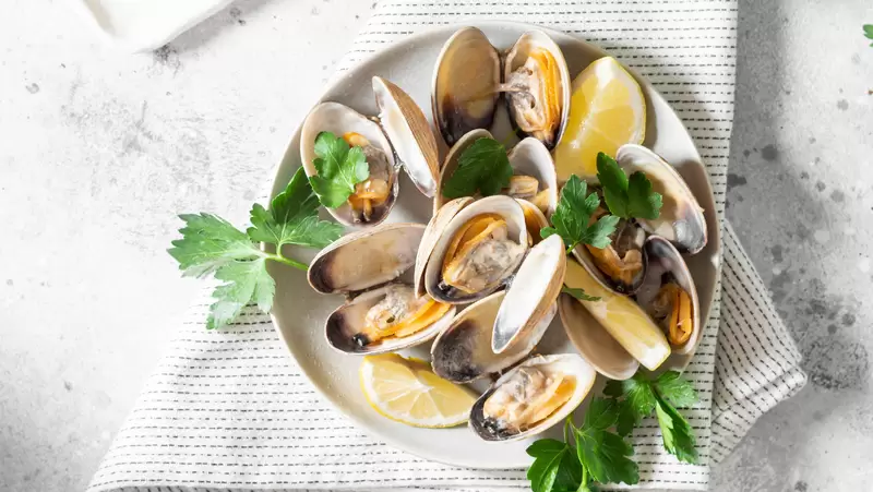 Grilled Clams with Butter Sauce