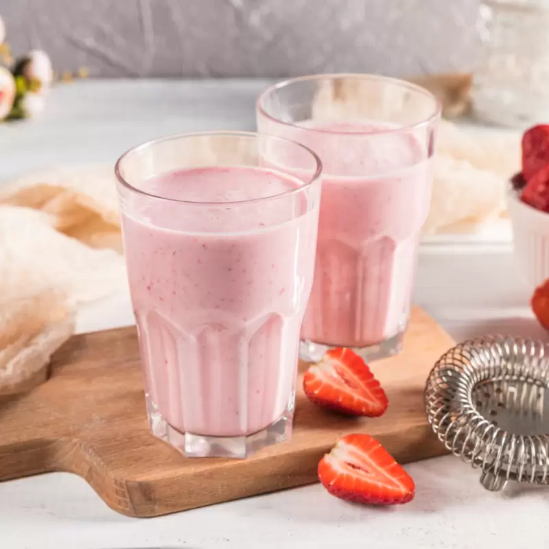 Healthy Strawberry Almond Smoothie | Dairy Free No Sugar