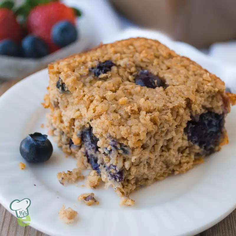 Healthy Strawberry Blueberry Baked Oatmeal | 120 Calories
