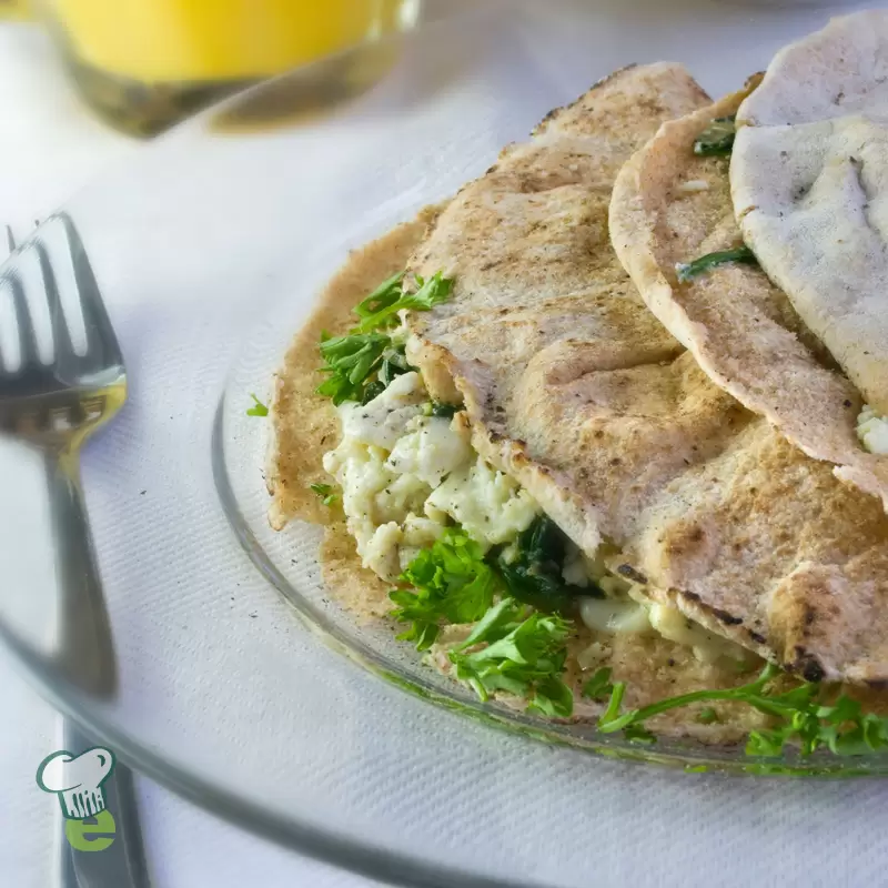Heart Healthy Egg and Spinach Breakfast Pita