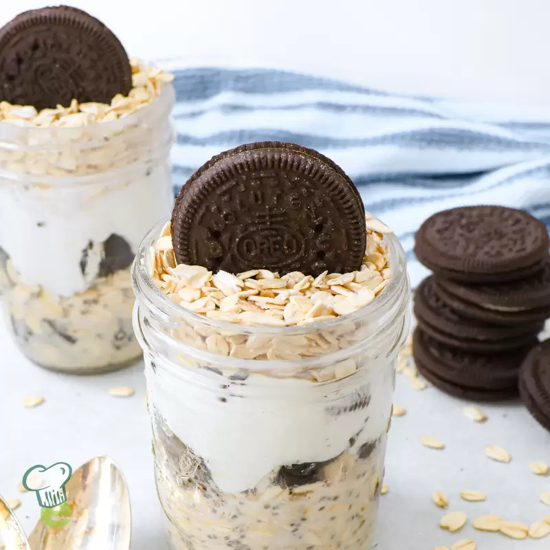 Heart-Healthy & Gluten-Free Cookies & Cream Overnight Oats