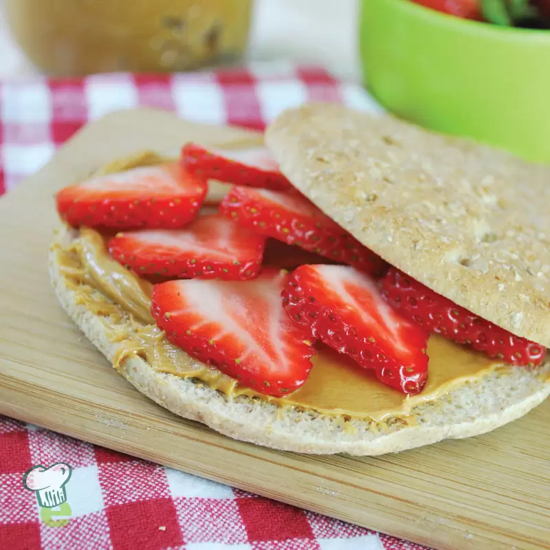 Heart Healthy Peanut Butter and Berry Sandwich